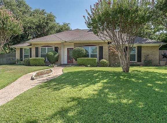 3rd image of 2912 La Quinta Dr
