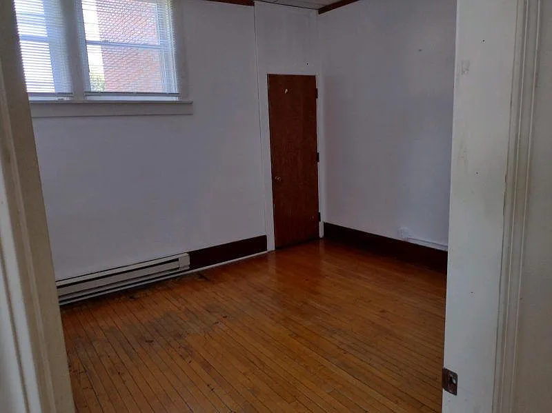 120 Brown, Apt7 — Photo 3