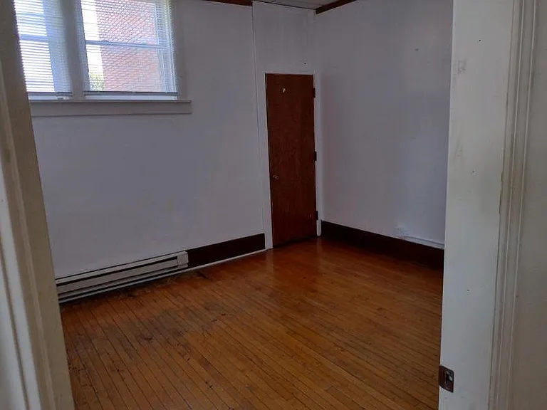 120 Brown #7 — Photo 3