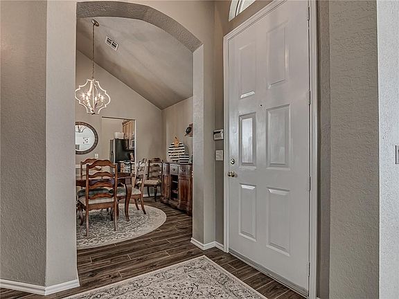 3rd image of 2817 Weymouth Way