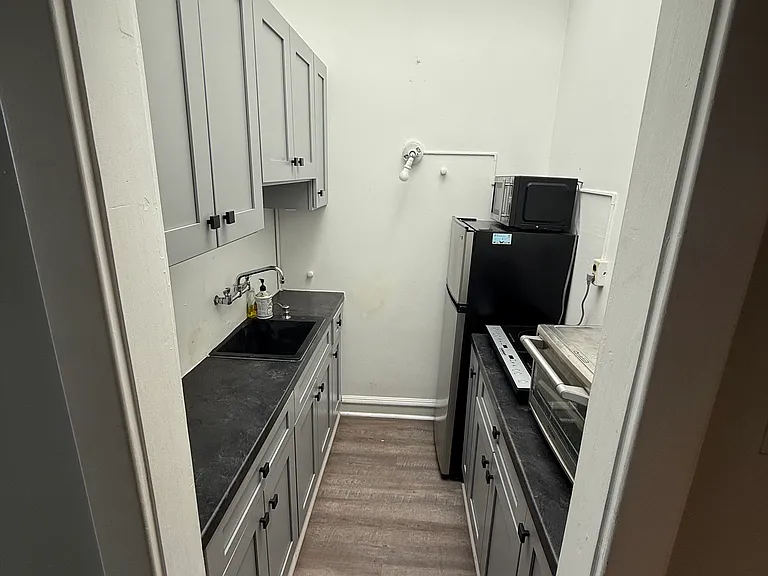 561 Lincoln Ave #5 — Photo 2