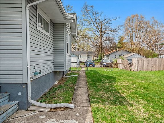 4th image of 2849 Revere Ave