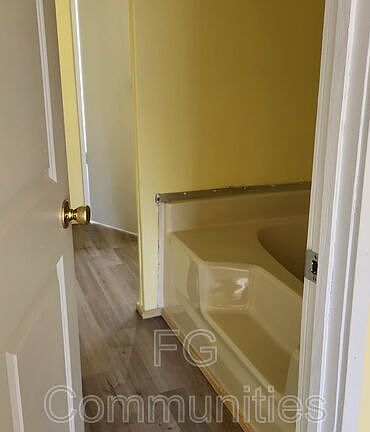 3rd image of 112 Laurin Dr