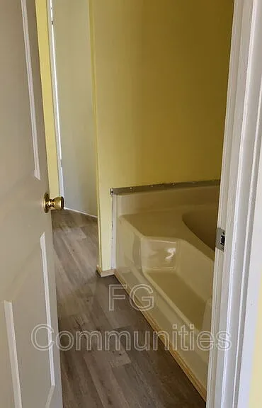112 Laurin Dr — Photo 3