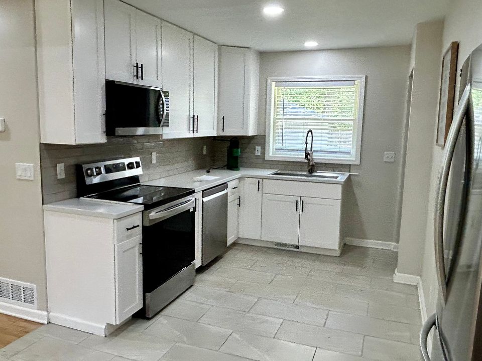 1st image of 5141/5143 E Brookfield Dr