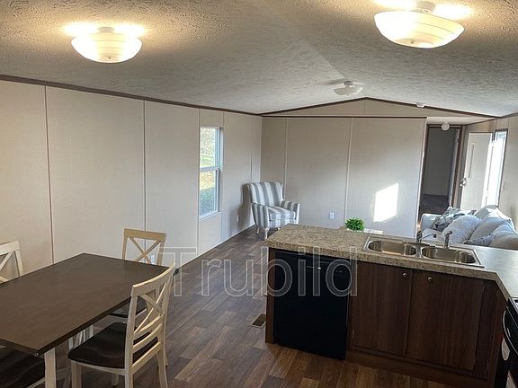 5th image of 141 King Richard Ct