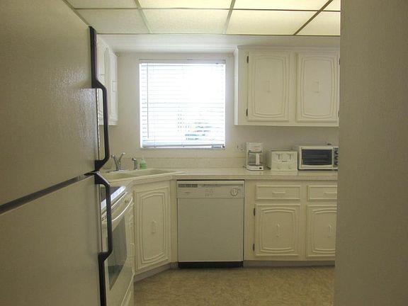 5th image of 17 Colonial Club Dr APT 105
