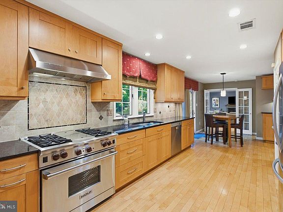 3rd image of 5803 Hall St