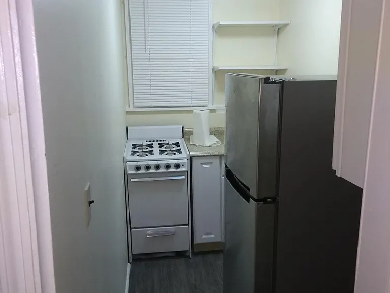 1245 Western Ave #1-R — Photo 6