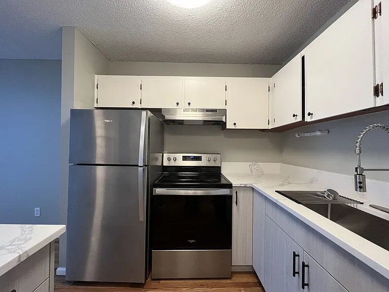 15827 NE Glisan St #12 — Photo 10