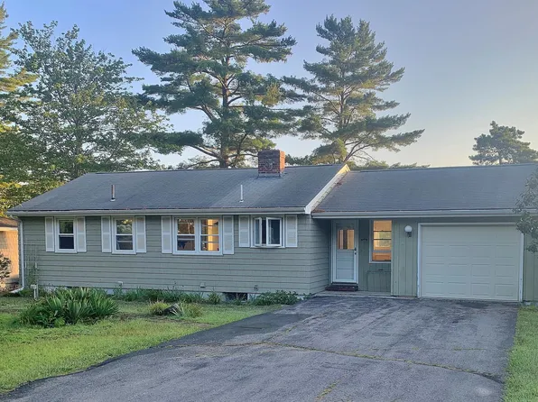10 Aquila Road, Raymond, ME 04071