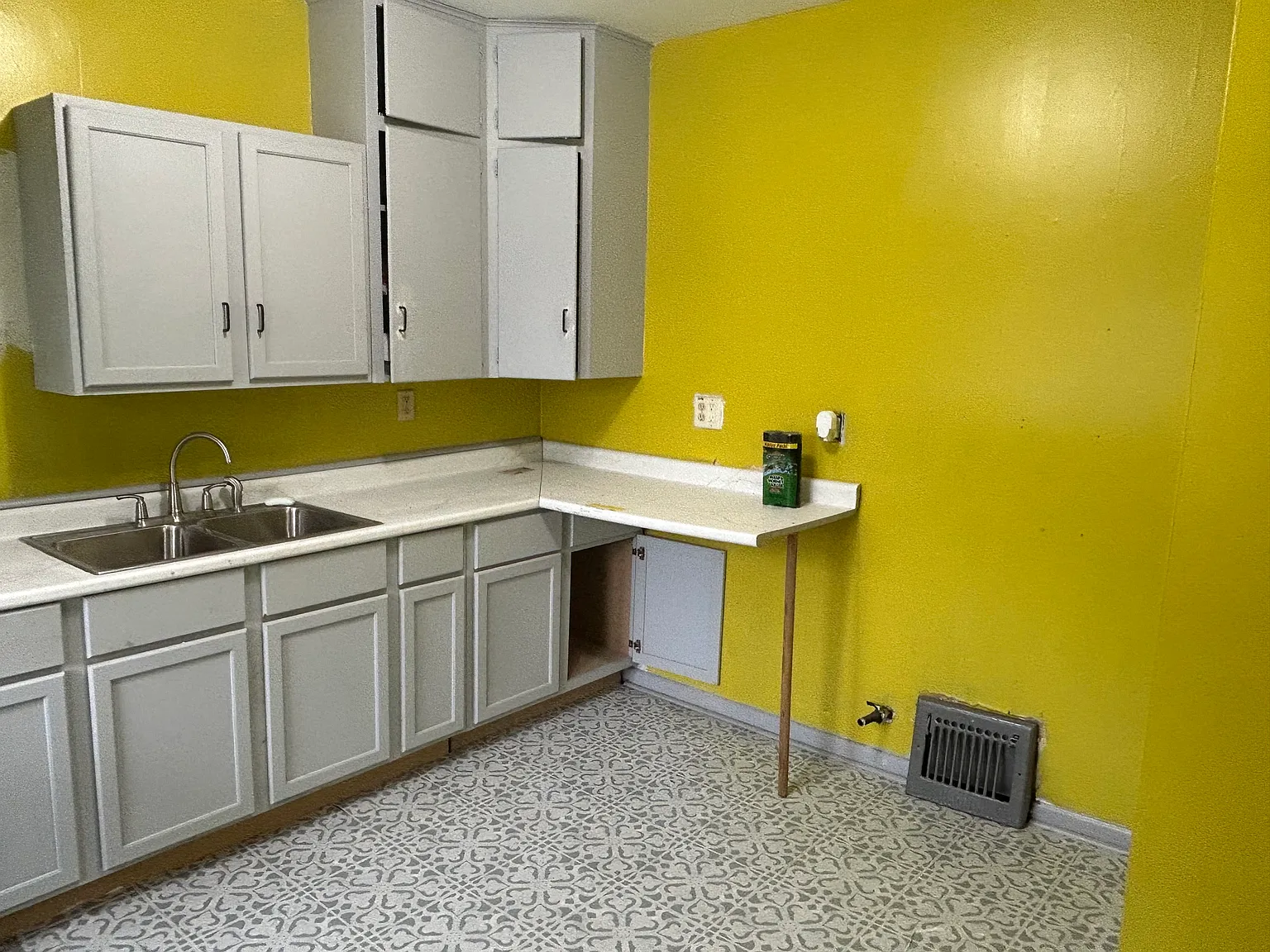 2 bed, 900 sqft, $1,350 — Photo 2