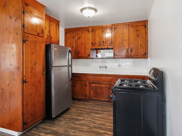 Ocean Beach/Point Loma: 2 BR in Ideal Location w/ 2 Parking Spaces — Photo 5
