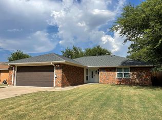 1715 NW 70th St, Lawton, OK 73505