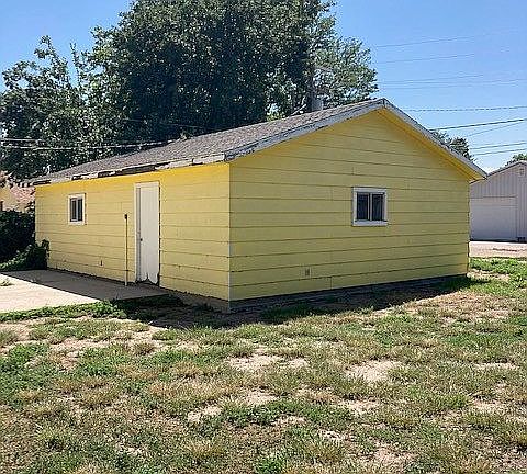 Detached 2 car garage