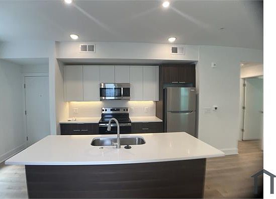 4th image of 4324 Lancaster Ave #303