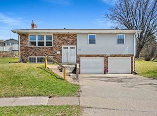 2768 Hickory Hill Ct, Dubuque, IA 52001