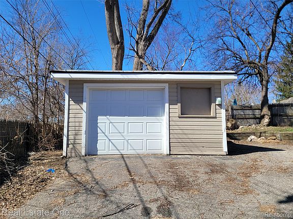 3rd image of 77 W Rutgers Ave