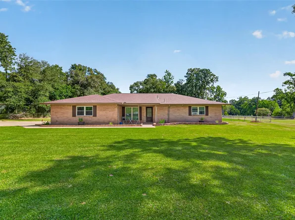 68 White Oak Dr, New Caney, TX 77357