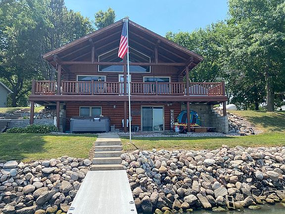 4th image of 2228 Bay View Dr