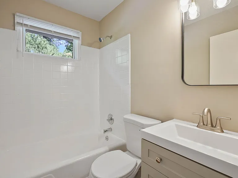 709 Shambrey St — Photo 20