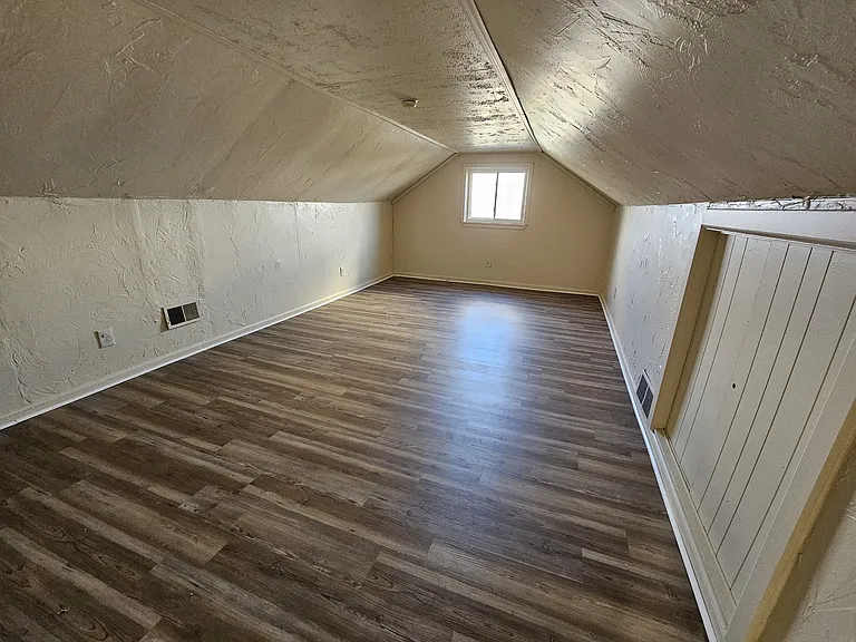 912 Morton Ave — Photo 8