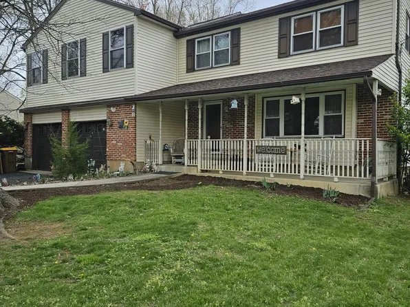 223 Valley Dr, Morrisville, PA 19067