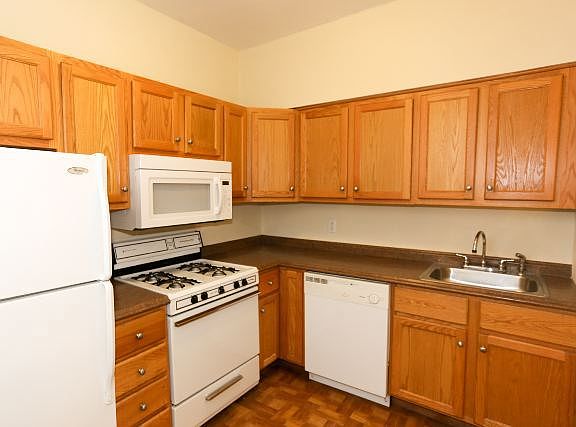 3rd image of 4427 N Wolcott Ave #21701A