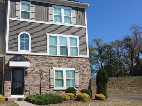 4043 Overview Dr, Canonsburg, PA 15317