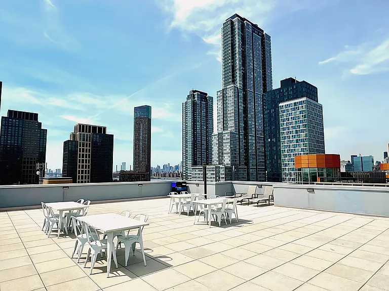 2-26 50th Ave #C — Photo 8