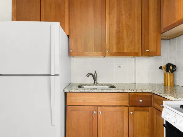 200 East 27th Street 11H image 4 of 4