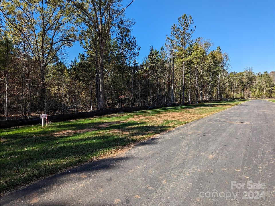 1st image of 205 Heathland Dr #11