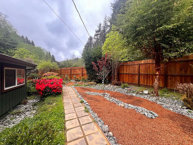 551 McDonald Creek Rd — Photo 2