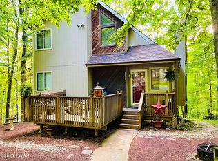 1018 Fawnhill Ct, Lake Ariel, PA 18436