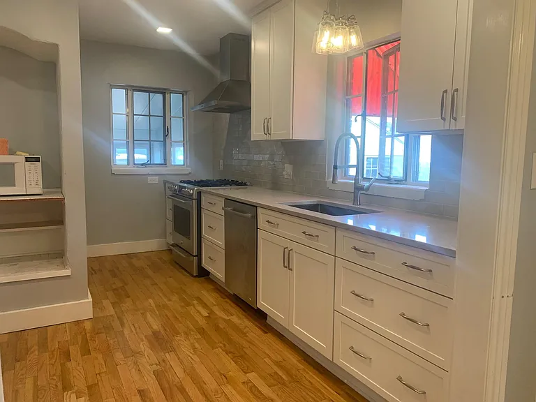 2222 S Acoma St — Photo 6