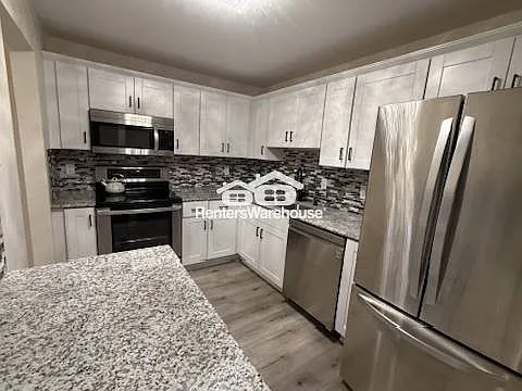 5607 Green Circle Dr #200 — Photo 4