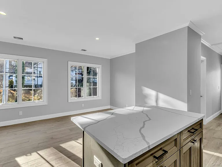 156 W Broadway #3 — Photo 8