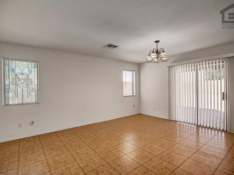 7407 S Sunrise Way — Photo 5
