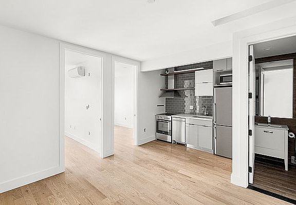 3rd image of 473 Kosciuszko St #3F