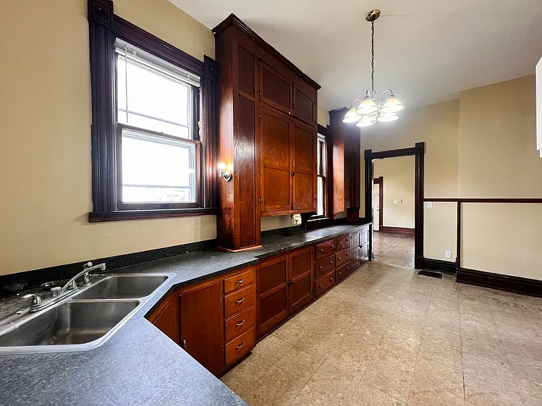 420 Platt St — Photo 6