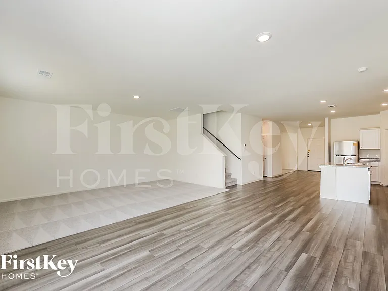 1840 Sandlin Dr — Photo 3