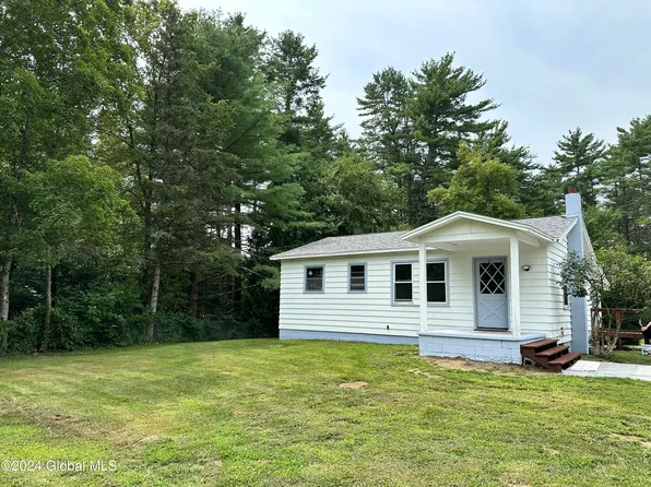 14 3rd Avenue, Hadley, NY 12835