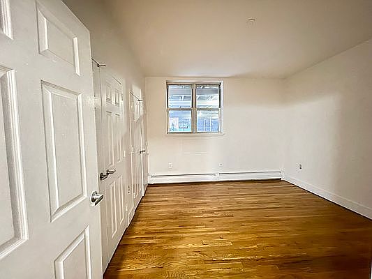 5th image of 138 E 112th St #1D