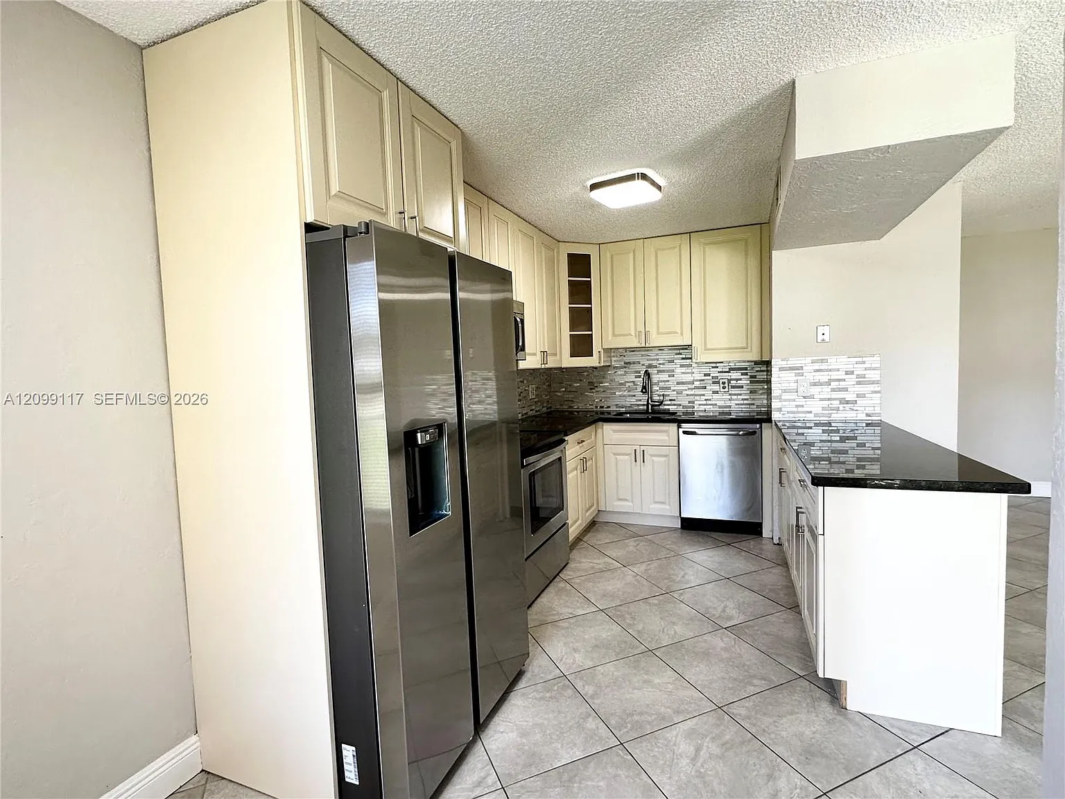 Courtyard Condominiums — Photo 4