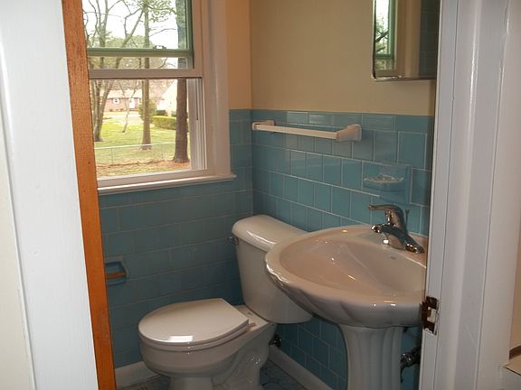 2nd image of 128 Kitty Dr