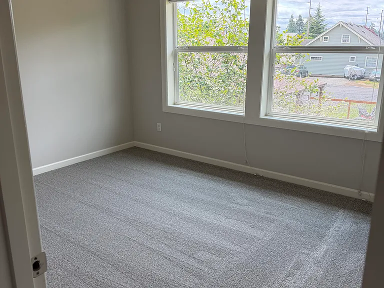 709 NE 2nd Ave — Photo 5