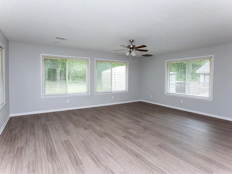 6724 Carolina Dr — Photo 6