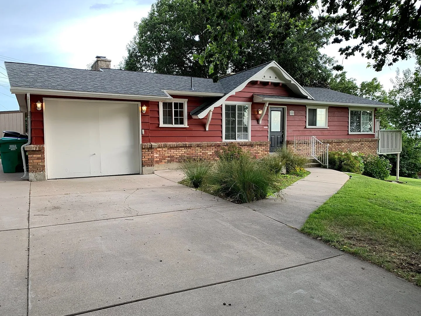 Wonderful 5 Bed, 2.5 Bath Home in Centerville! — Photo 2