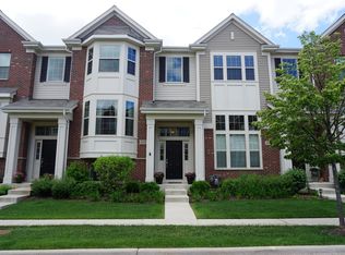 28W072 Woodland Dr, Winfield, IL 60190