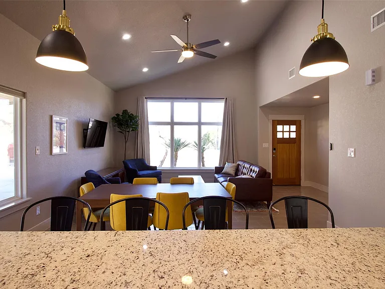 1240 Canyon Shrs — Photo 5
